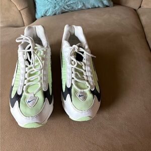 Nike TRIAX 96 VOLT White and Green Athletic Shoes men’s size 10